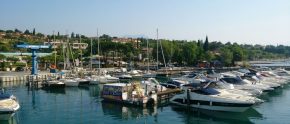 Bootsliegeplätze der Marina Moniga del Garda