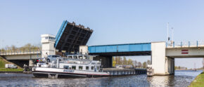 Alte Uitwellingerga Brücke über dem Prinses Margriet Kanal