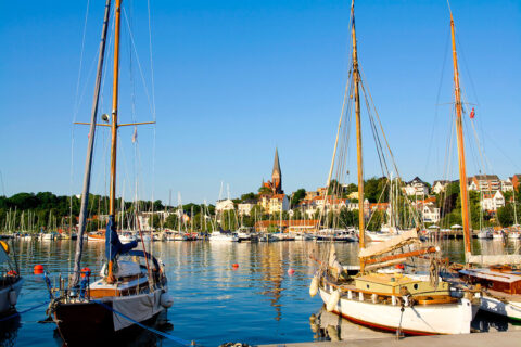 Stimmungsbild Ostsee: Segelboote, Hafen.