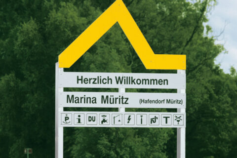 Gelbe Welle im Hafendorf Marina Müritz