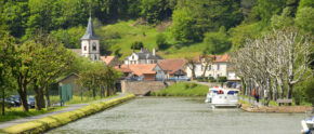 Hausboot im Rhein Marne Kanal