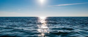 Wellen und Sonne am Horizont - Ratgeber Seekrankheit
