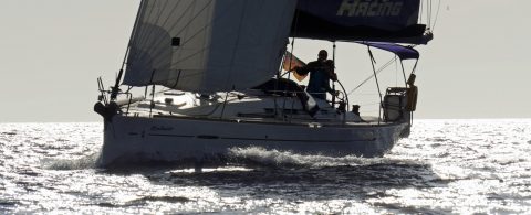 Segelyacht vor Formentera - segeln lernen